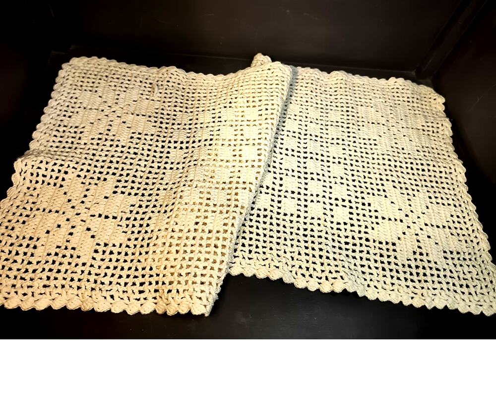 2160. Rectangular Doily or Table Runner Handmade Vintage Cream Ecru